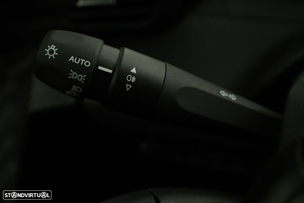 Peugeot 2008 1.2 PureTech Allure - 17