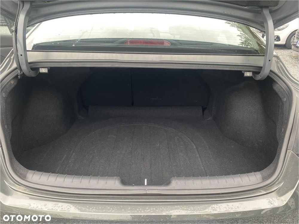 Hyundai Elantra - 17