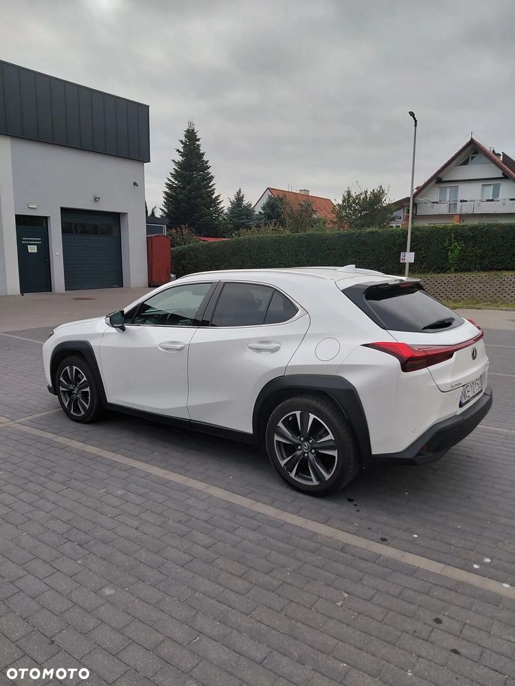 Lexus UX - 5