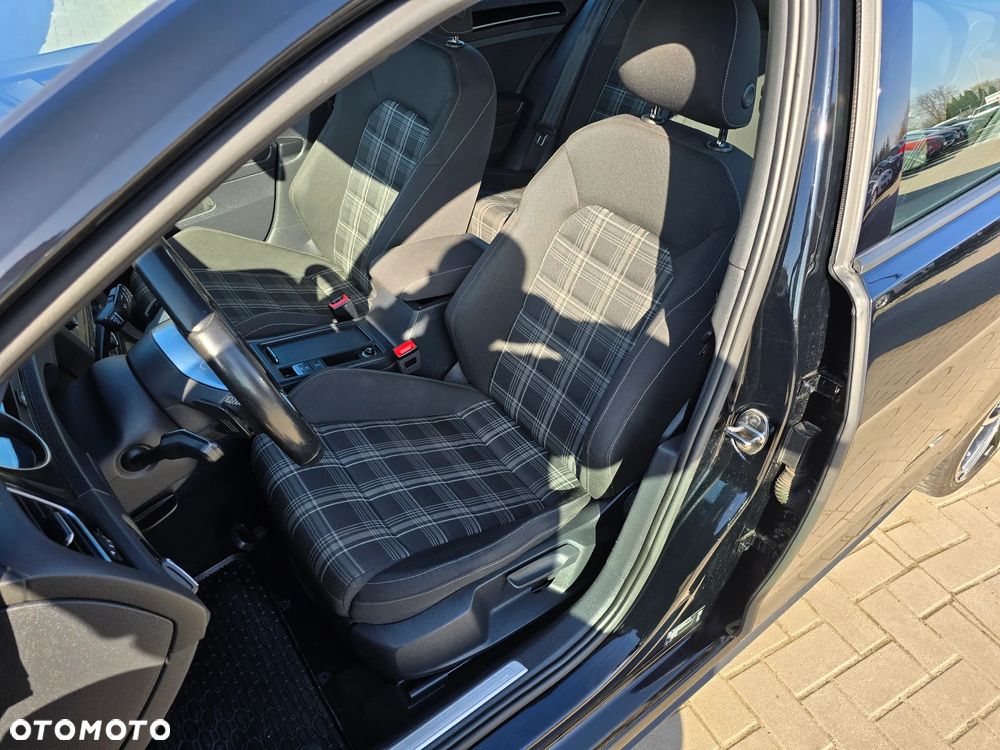 Volkswagen Golf - 12