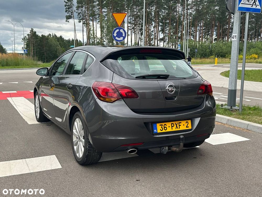 Opel Astra 1.4 Turbo Cosmo - 4