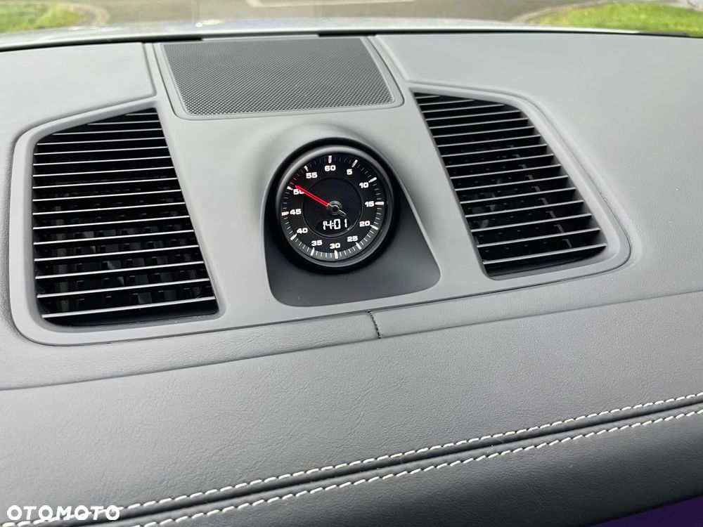 Porsche Cayenne - 40