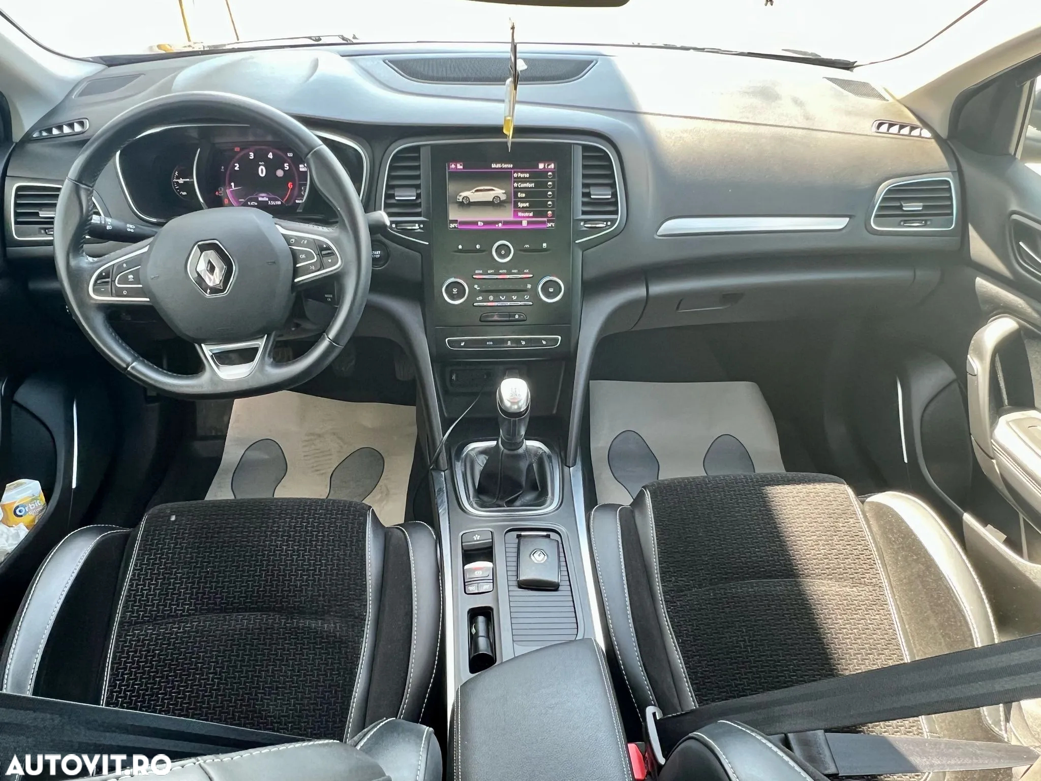 Renault Megane TCe Intens - 10