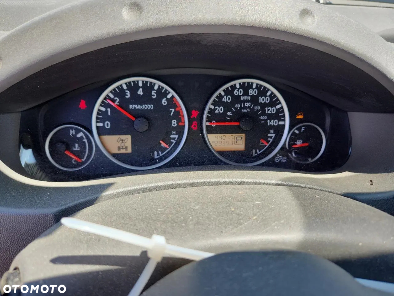 Nissan Frontier 4.0 V6 LE Crew Cab - 9