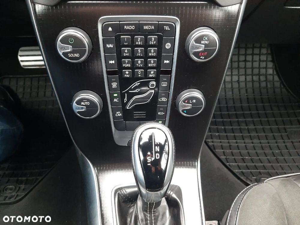 Volvo V40 D3 Geartronic RDesign - 28