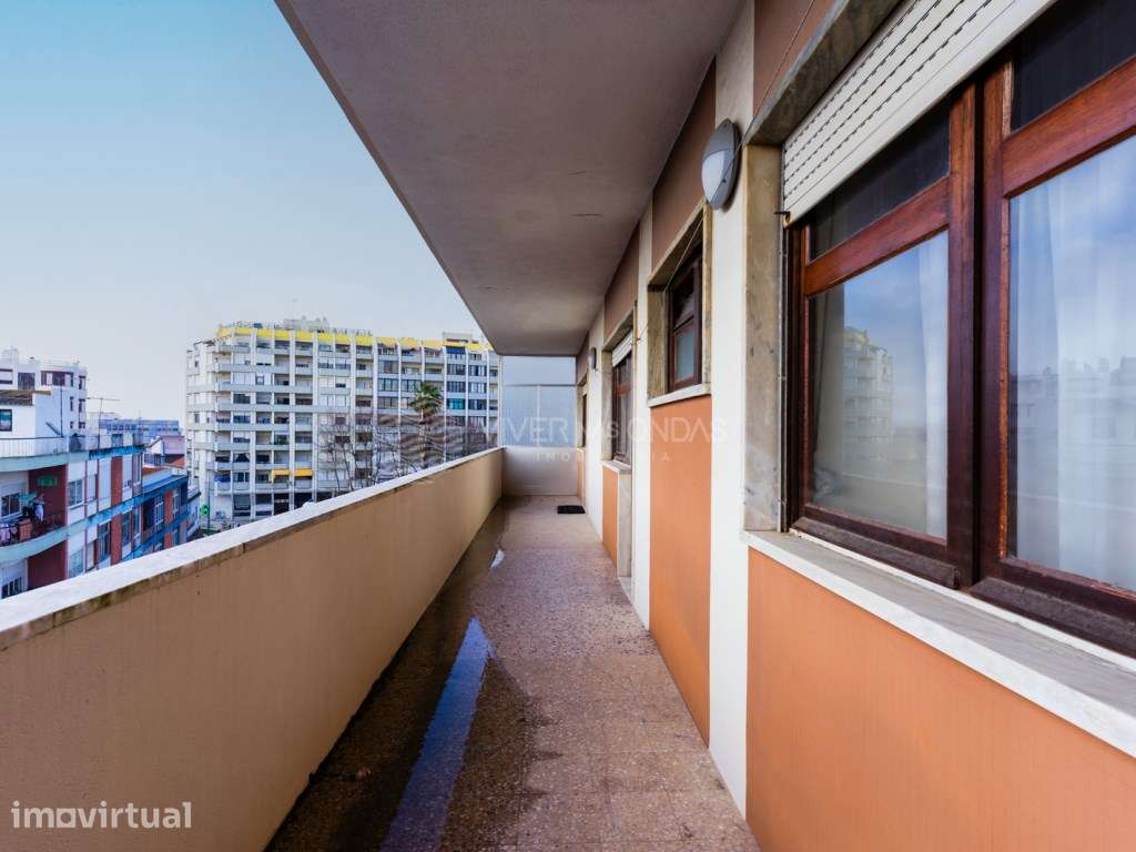 Apartamento T3 - áreas generosas e excelente localização - 500m praia - Grande imagem: 2/47