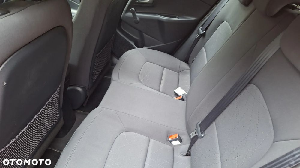 Kia Rio 1.2 Edition 7 - 11