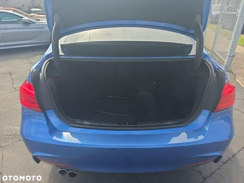 BMW Seria 3 330i xDrive M Sport - 10