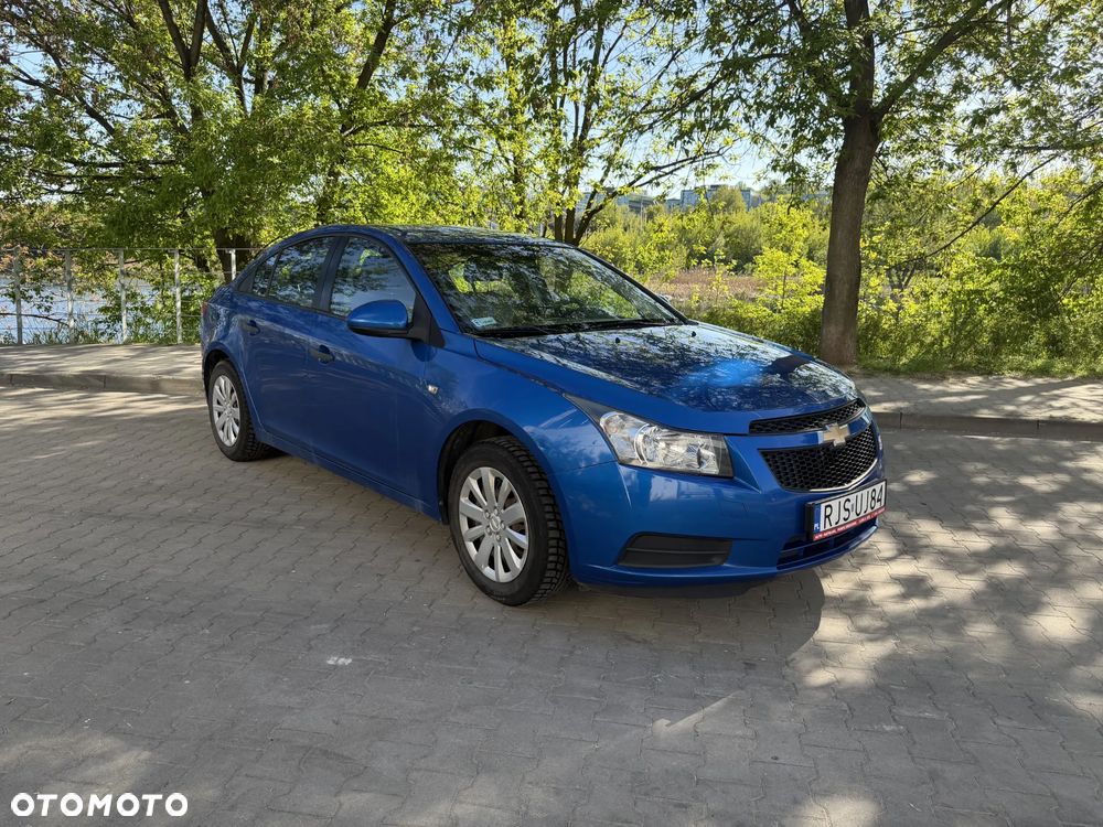 Chevrolet Cruze 1.6 Base - 2
