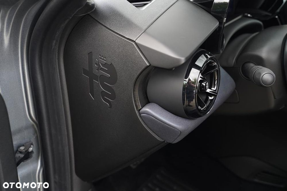 Alfa Romeo Junior 1.2 mHEV Ibrida eDCT - 17