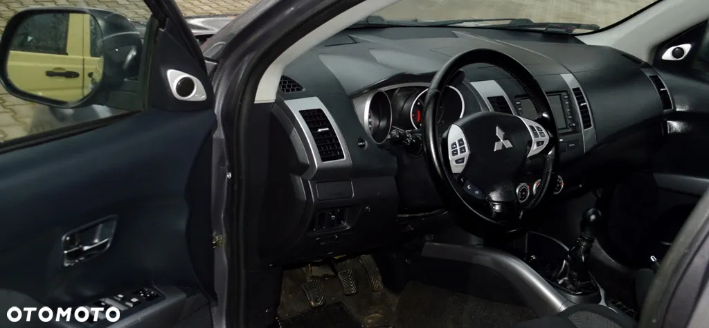 Mitsubishi Outlander - 29