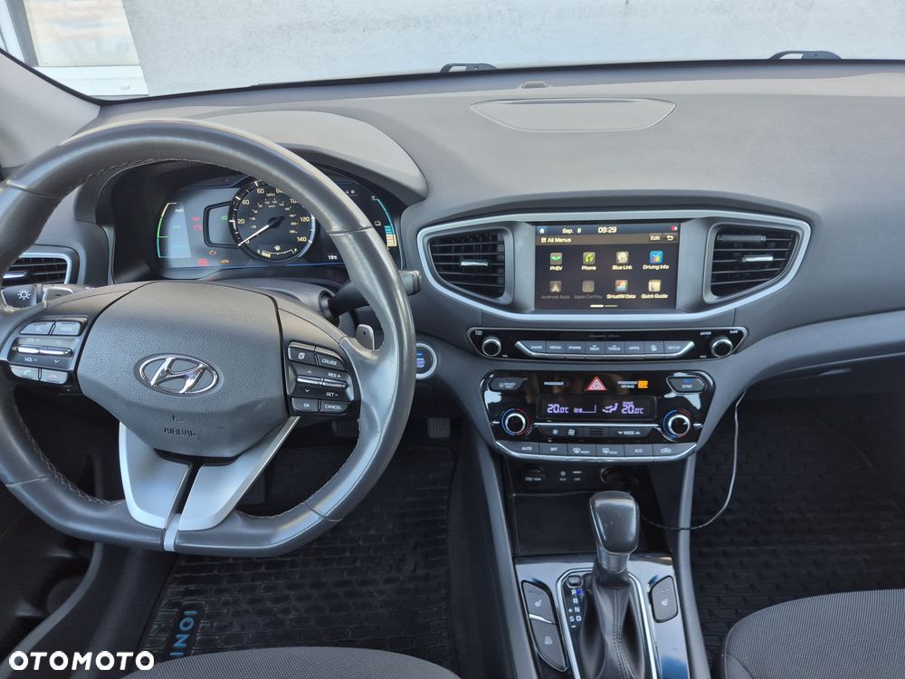 Hyundai IONIQ - 7