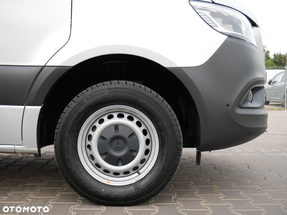 Mercedes-Benz Sprinter - 24