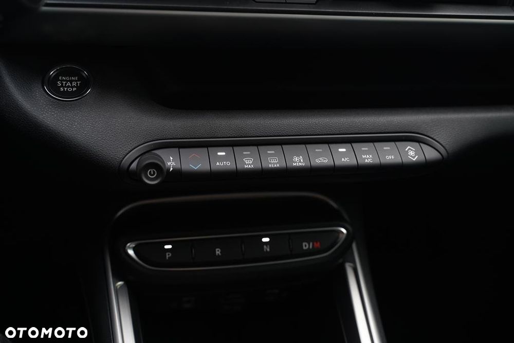 Jeep Avenger 1.2 T3 mHEV Altitude FWD eDCT6 - 22