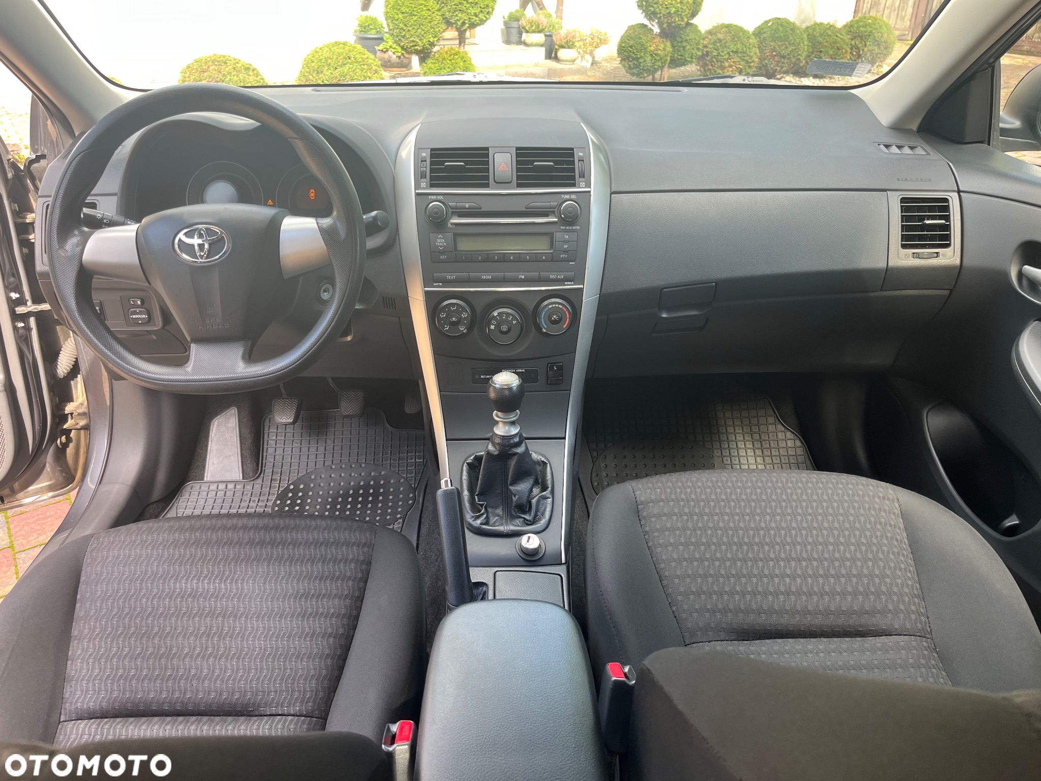 Toyota Corolla - 12
