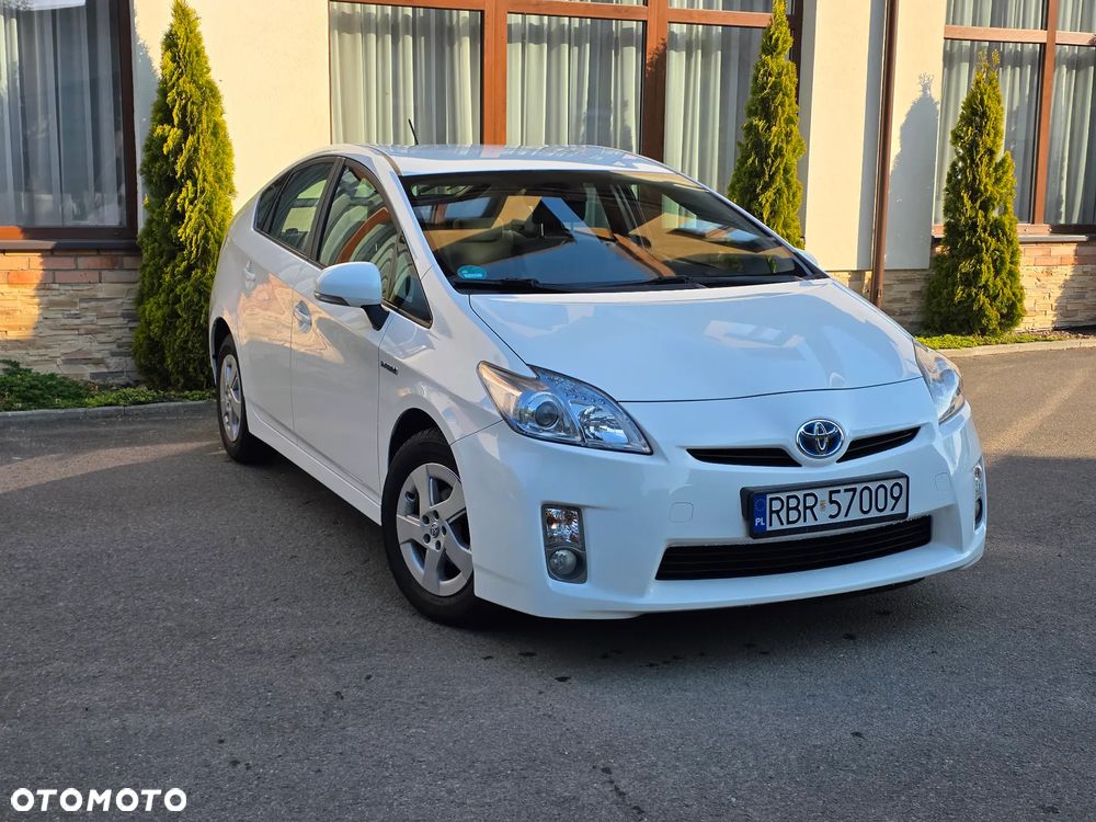 Toyota Prius (Hybrid) - 2