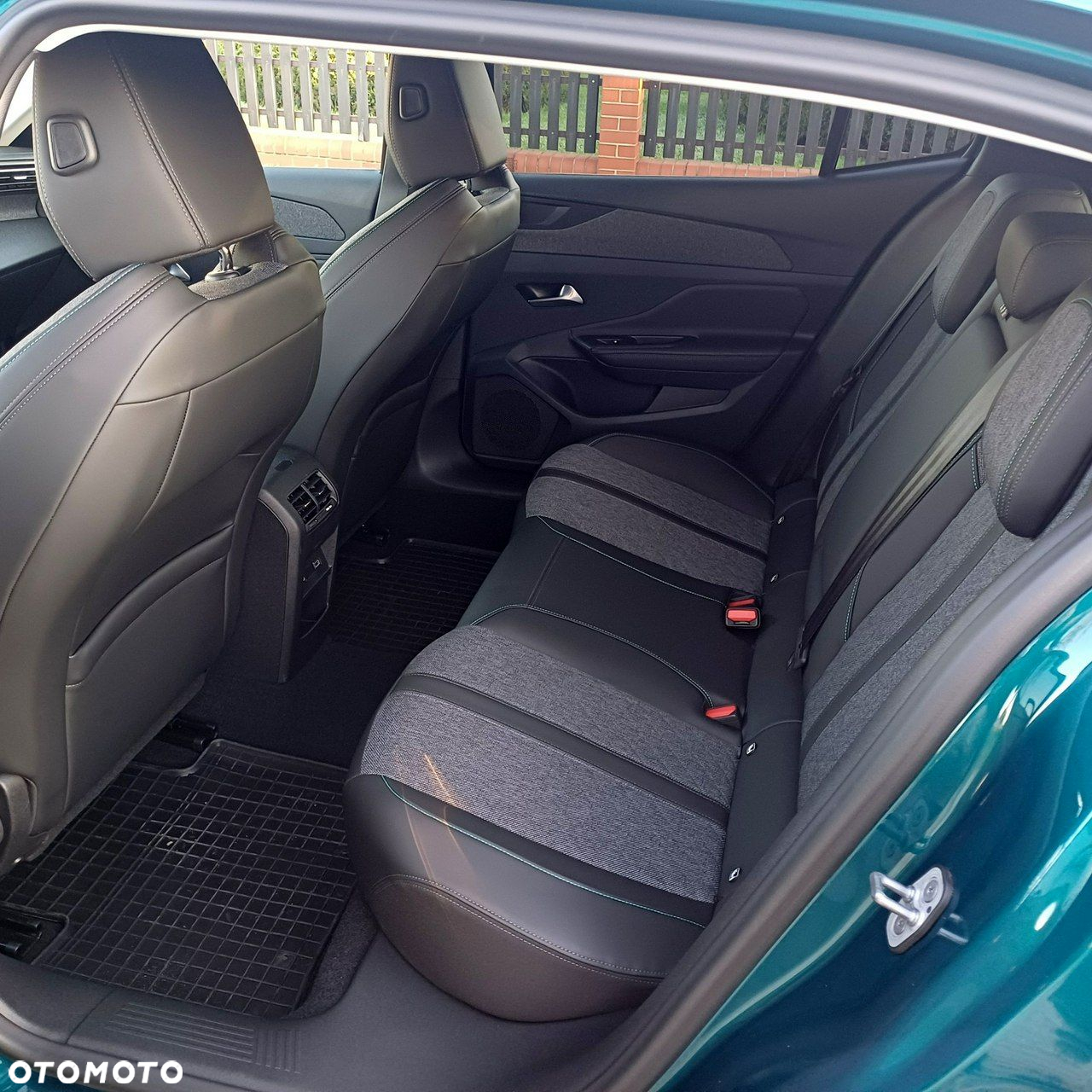 Peugeot 408 - 17