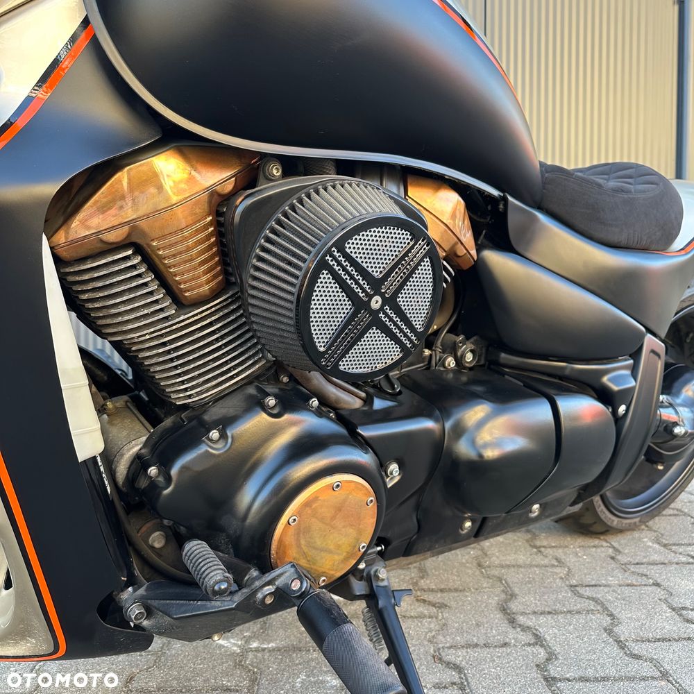 Suzuki Intruder - 14