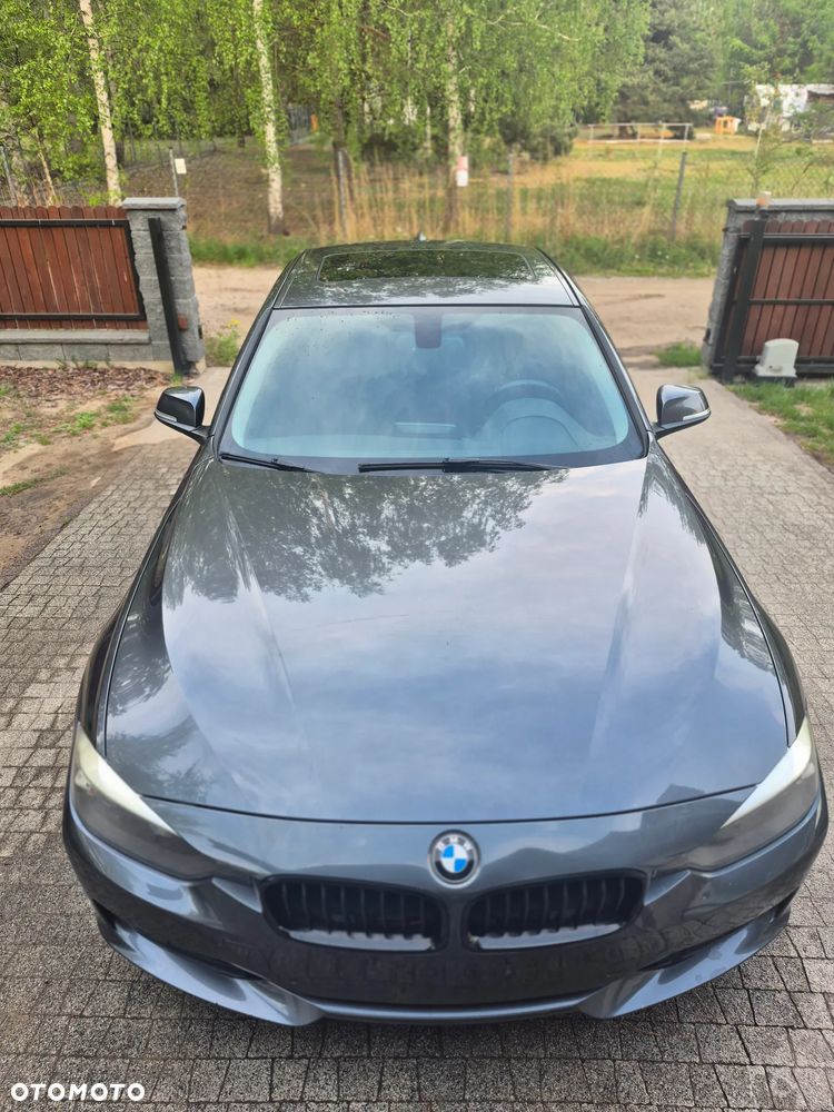 BMW Seria 3 328i - 2