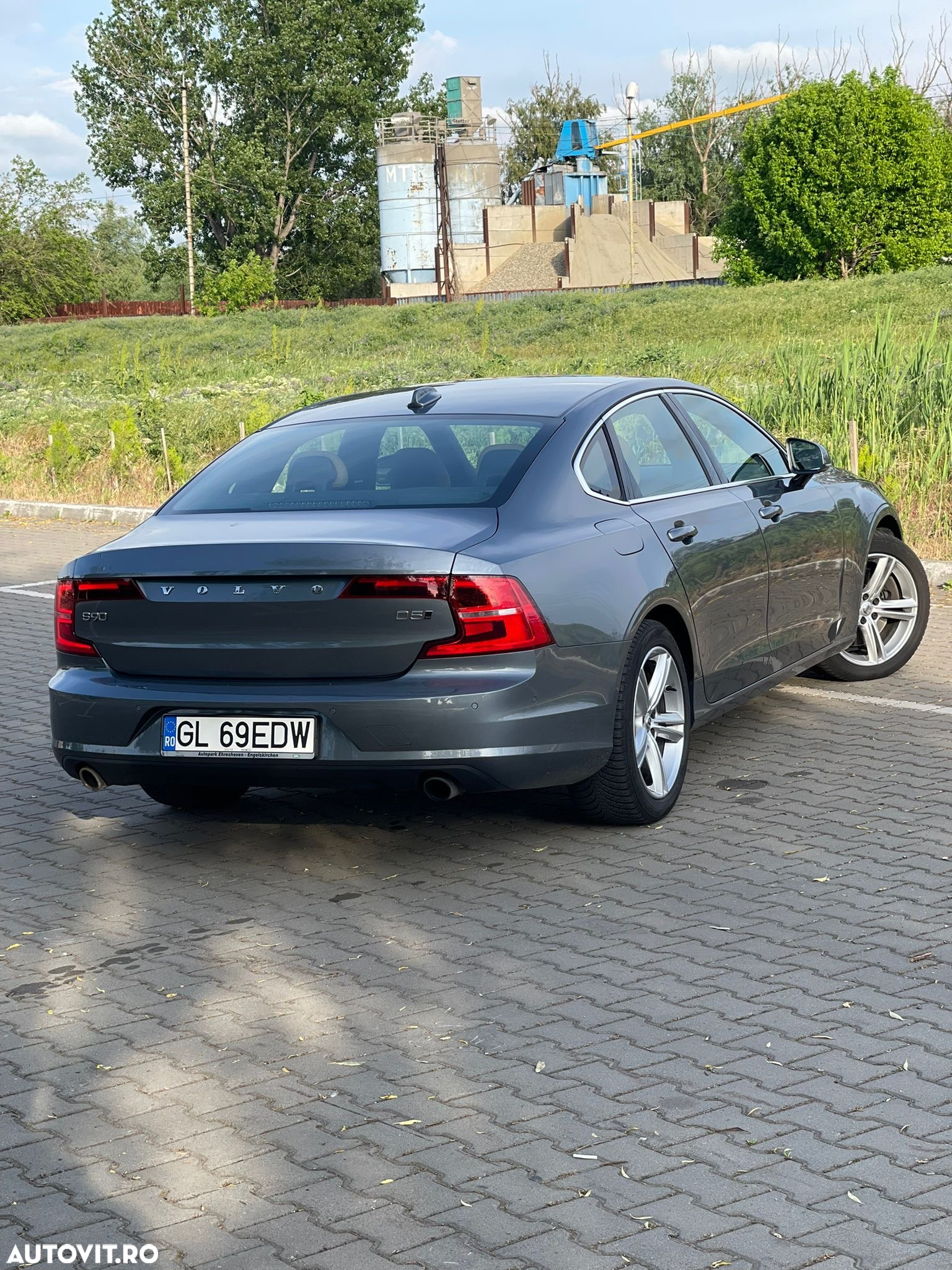 Volvo S90 D5 AWD Geartronic Momentum Pro - 5