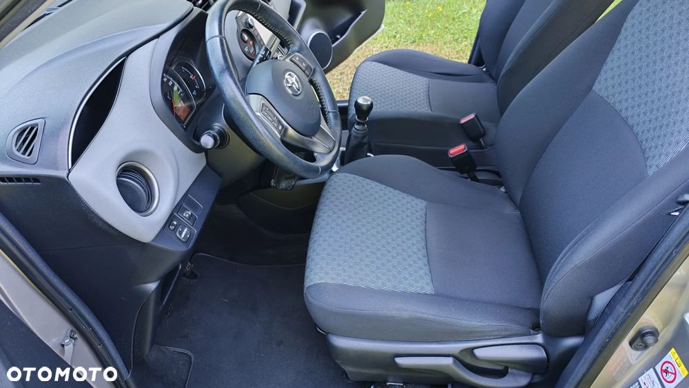 Toyota Yaris 1.33 Premium EU6 - 24