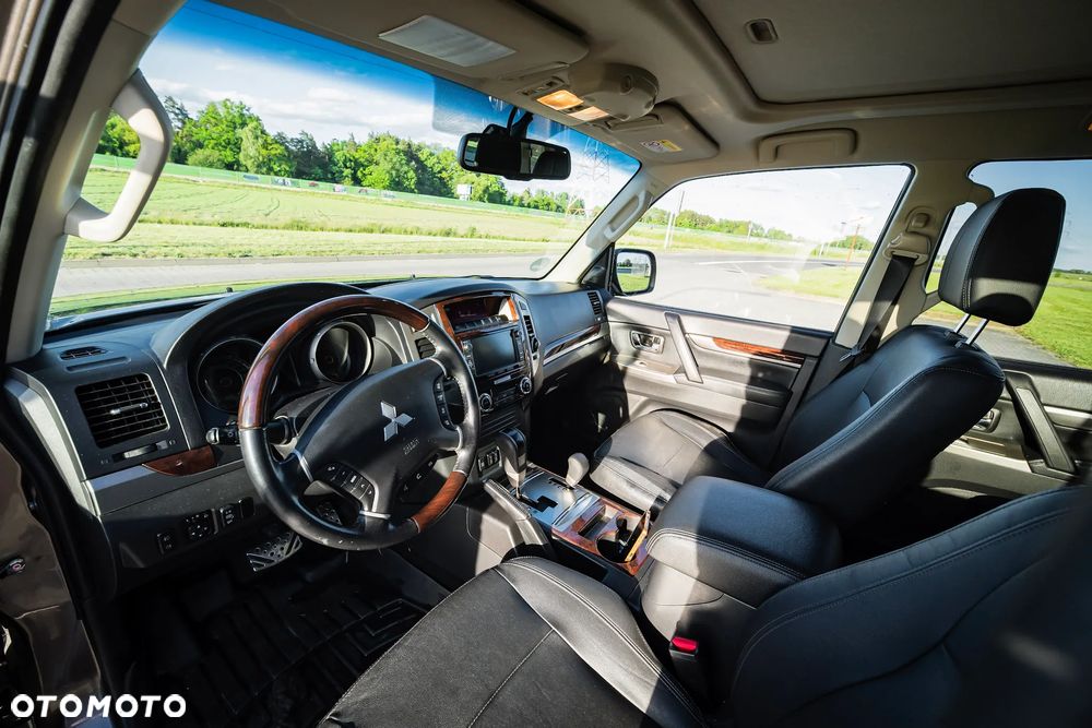 Mitsubishi Pajero - 18