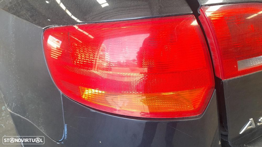 Farolim direito AUDI A3 (8P1) - 2