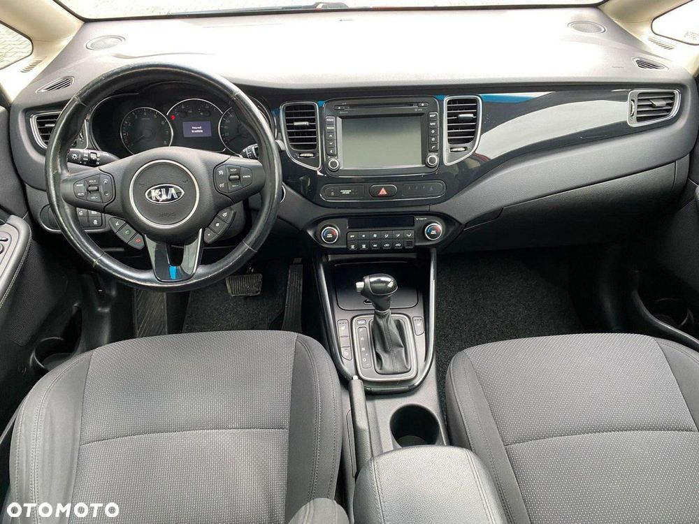 Kia Carens - 10
