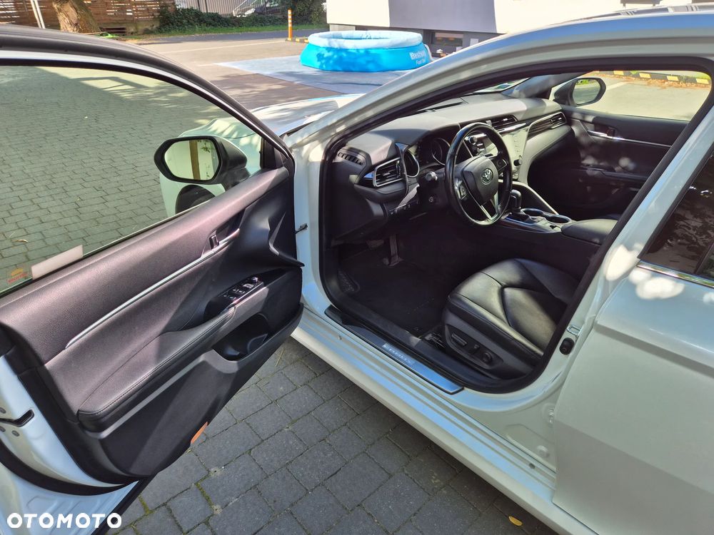 Toyota Camry 2.5 Hybrid Executive CVT - 11