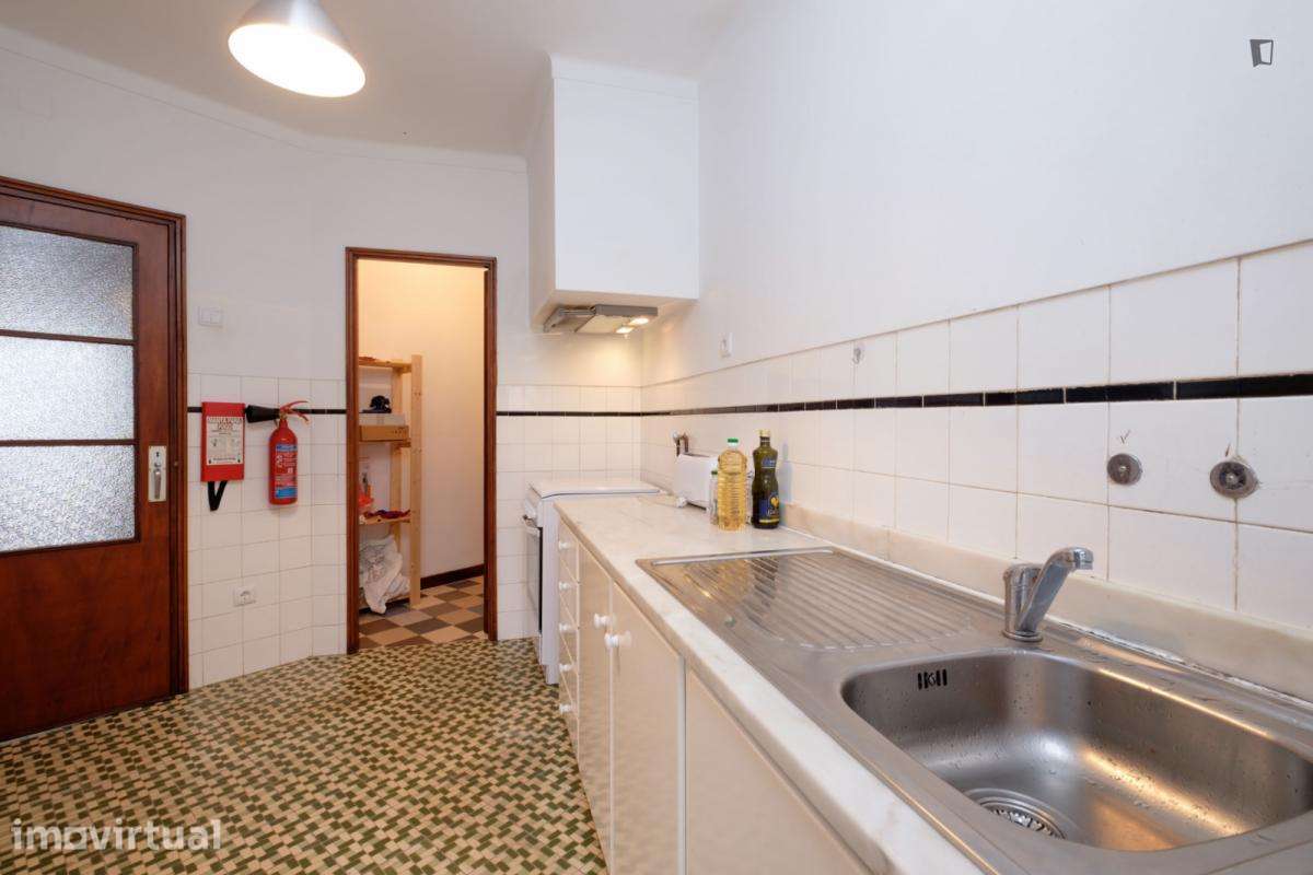 Quarto - localizado em Norton de Matos Coimbra - Grande imagem: 4/26