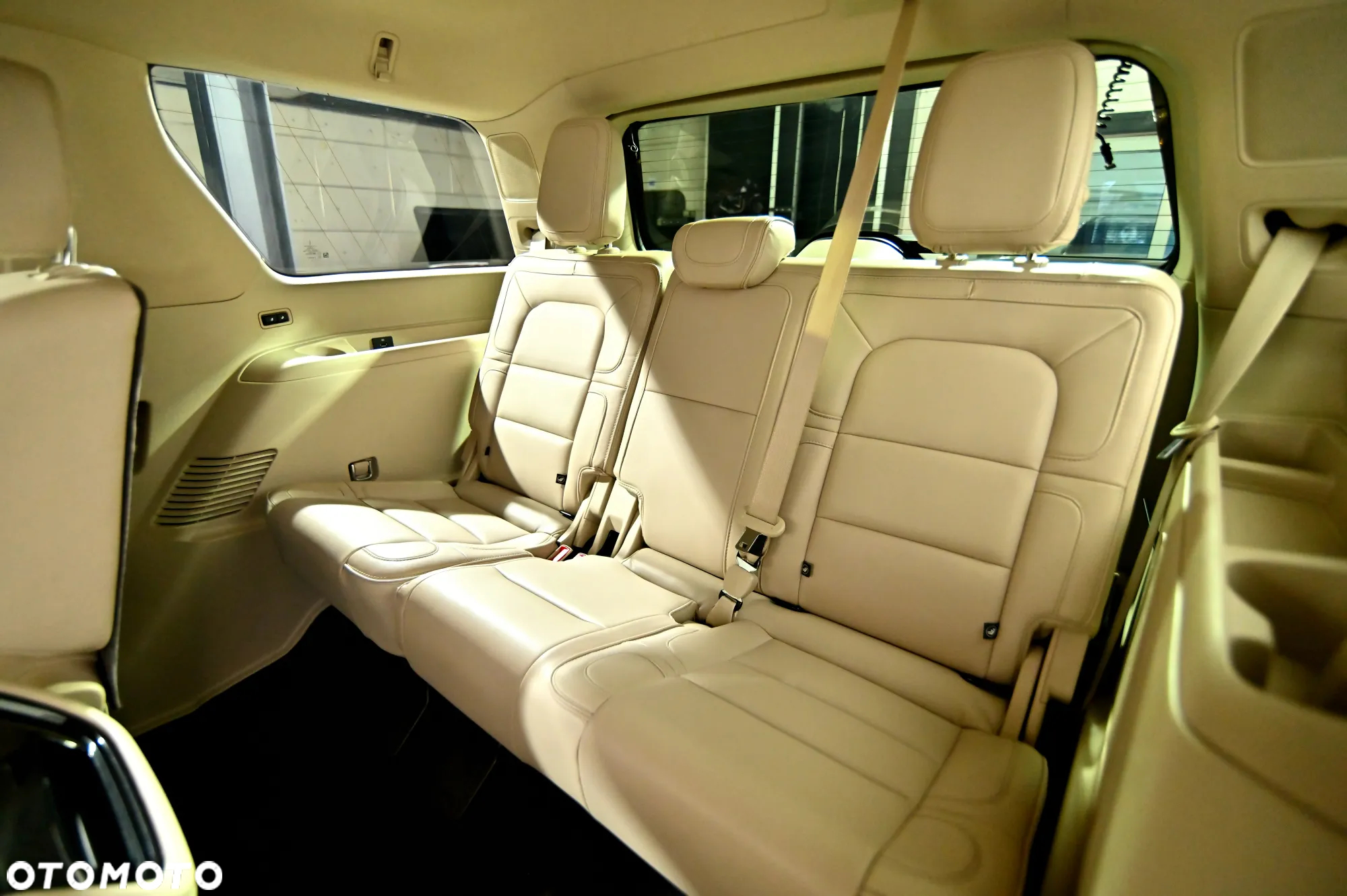 Lincoln Navigator - 40