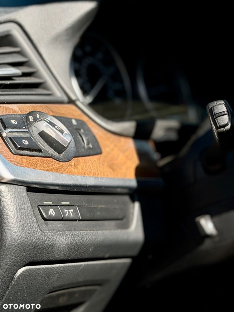 BMW Seria 5 535i xDrive Sport-Aut - 12