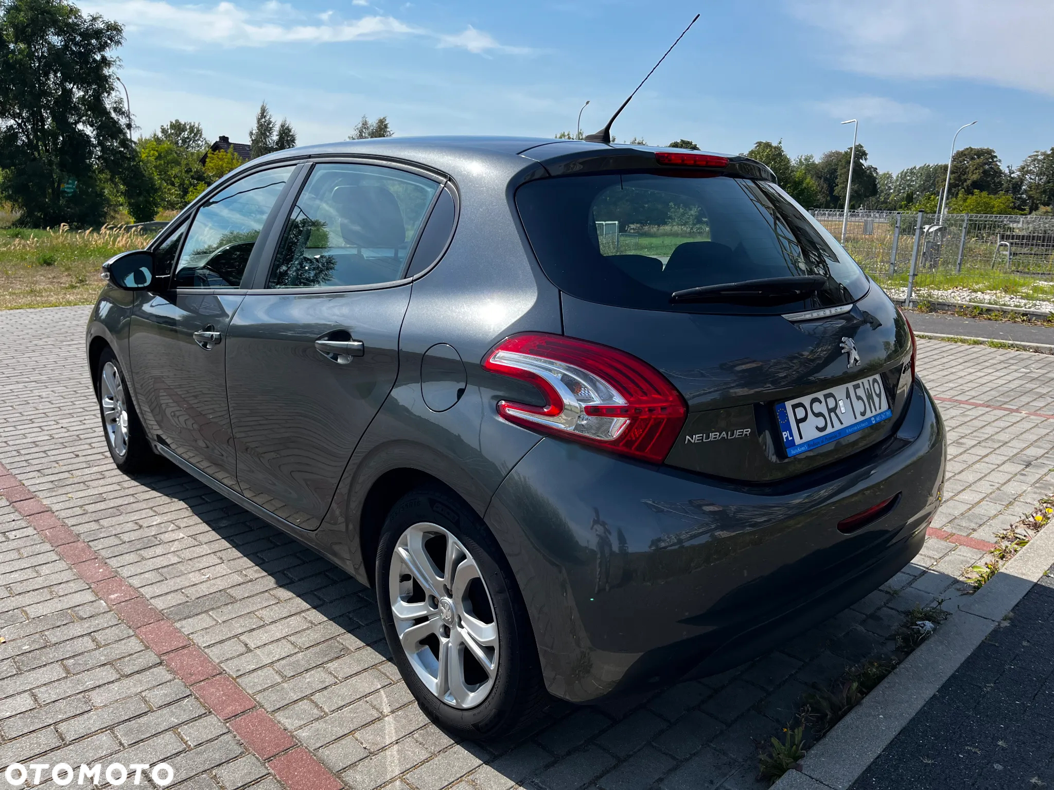 Peugeot 208 1.2 PureTech Allure - 8