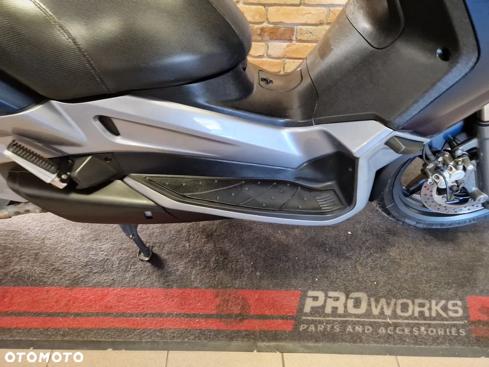 Yamaha X-max - 31