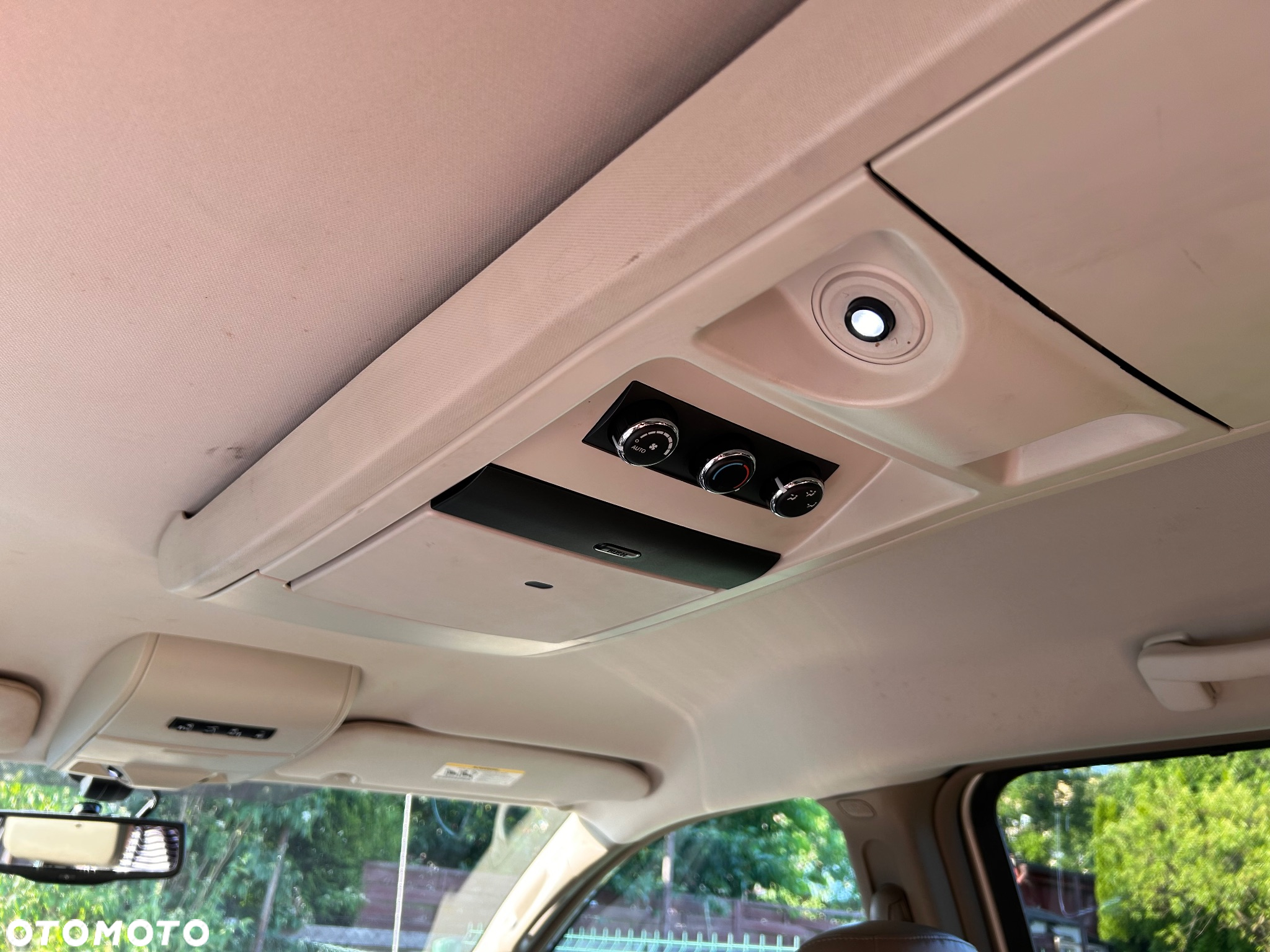 Chrysler Town & Country 3.6 Limited - 15