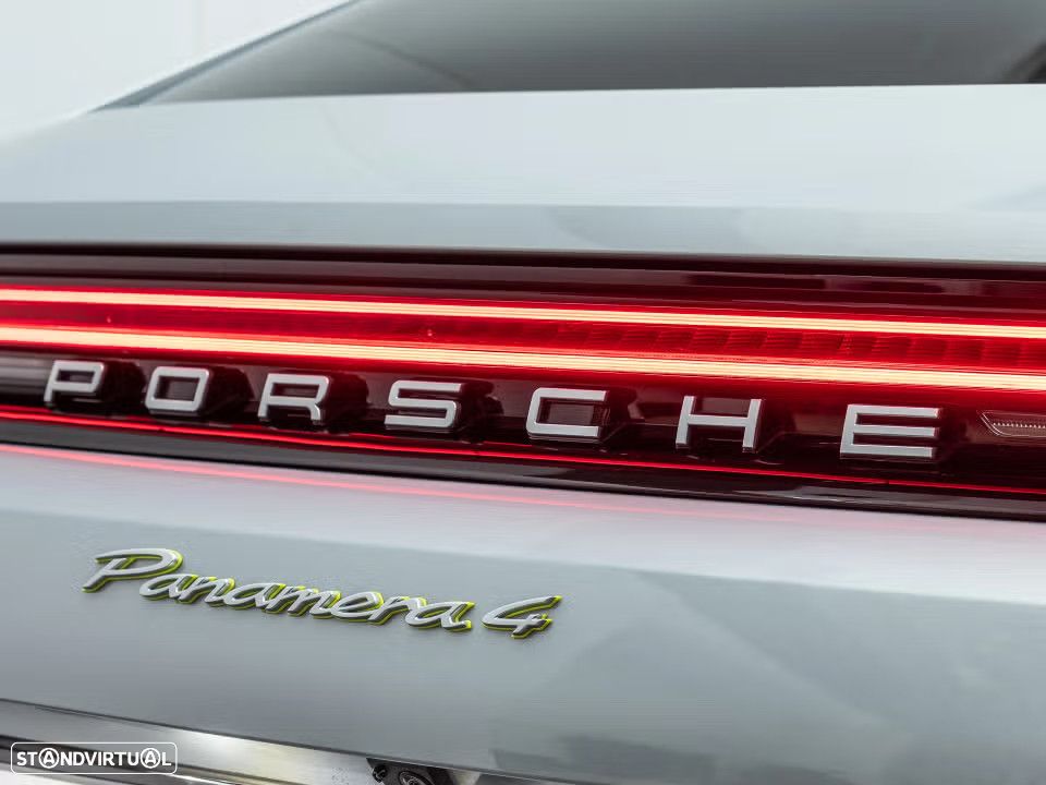 Porsche Panamera 4 E-Hybrid - 24