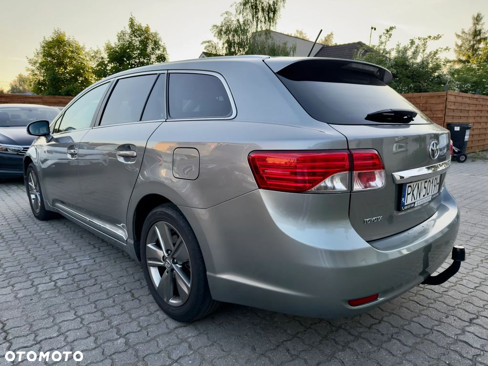 Toyota Avensis 2.0 Executive - 8