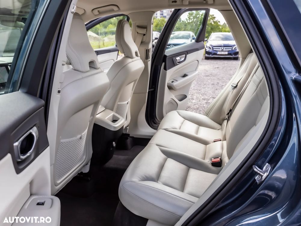Volvo XC 60 B4 MHEV AT8 AWD Inscription - 15