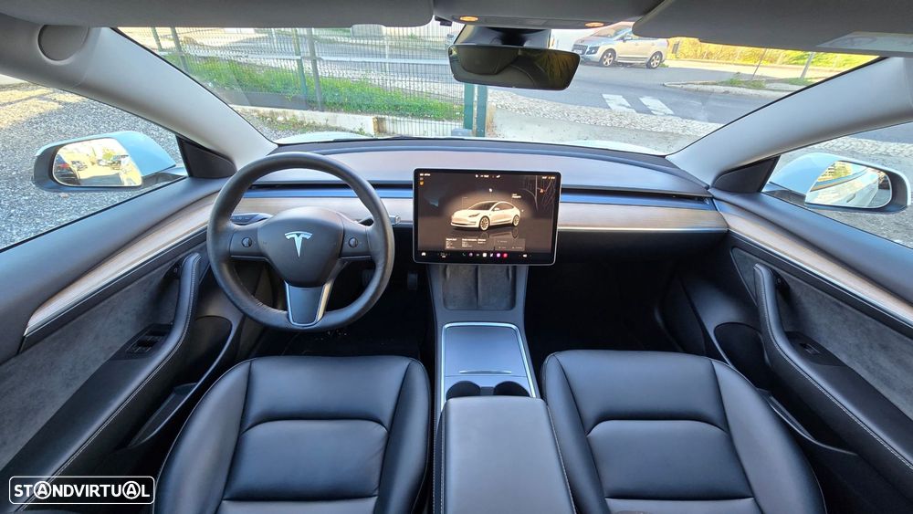 Tesla Model 3 - 10