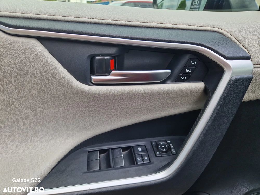 Toyota RAV4 2.5 VVT-iE 4x4 Luxury Premium - 12