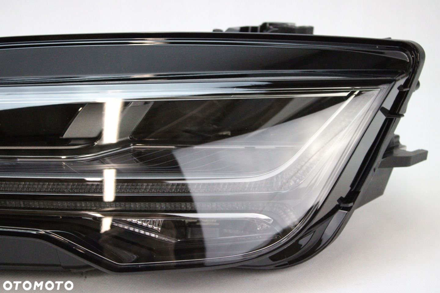 NOWA ORG LAMPA LEWY PRZÓD MATRIX AUDI A7 S7 RS7 4G8941783B - 4