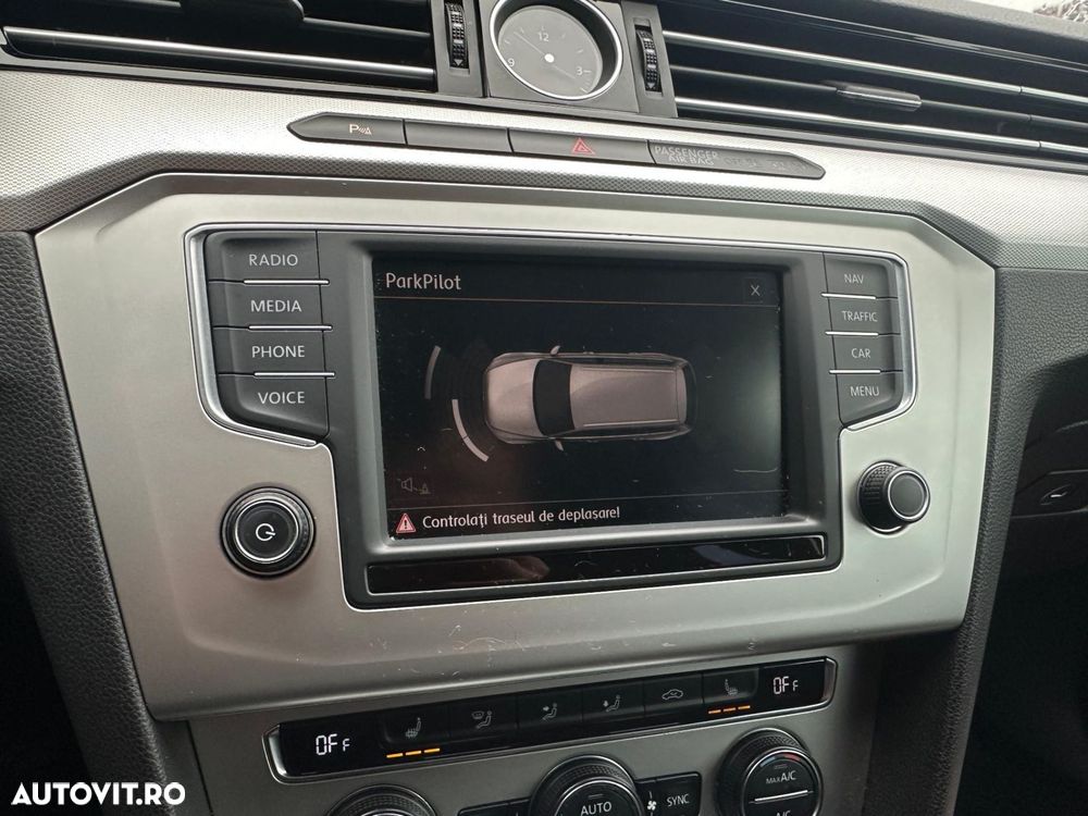 Volkswagen Passat - 13
