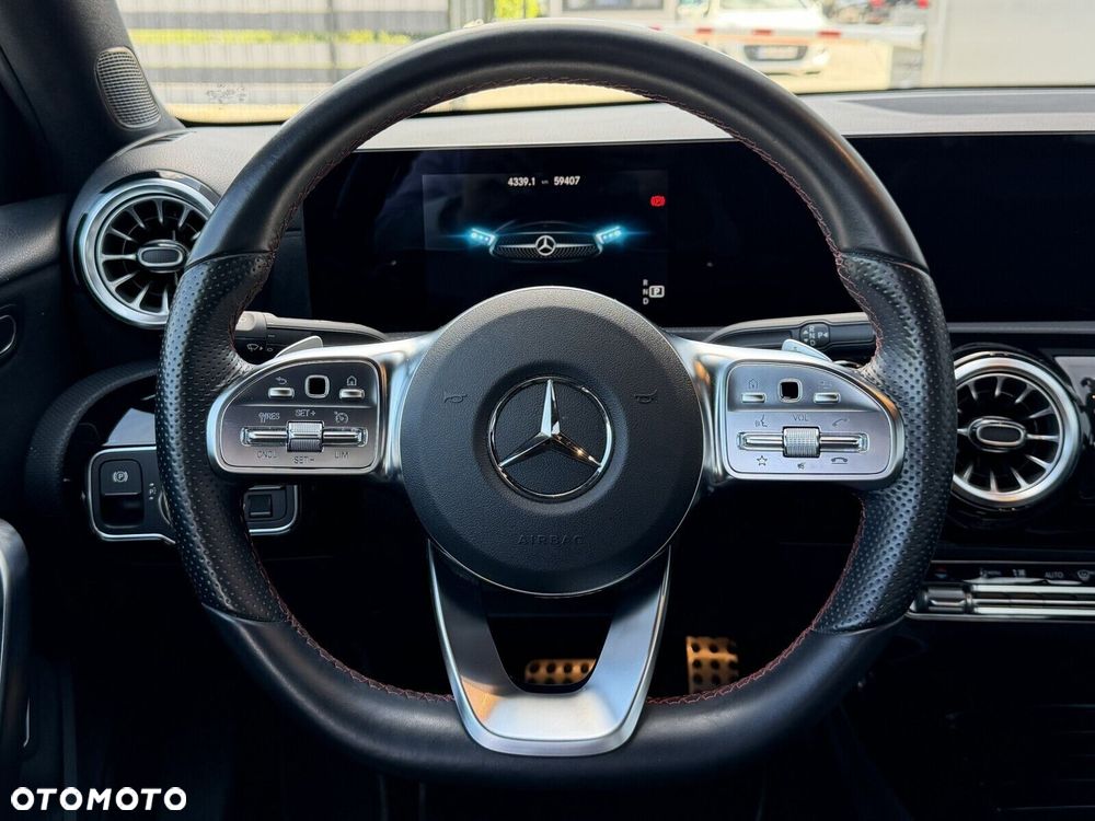 Mercedes-Benz Klasa A 180 AMG Line 7G-DCT - 24