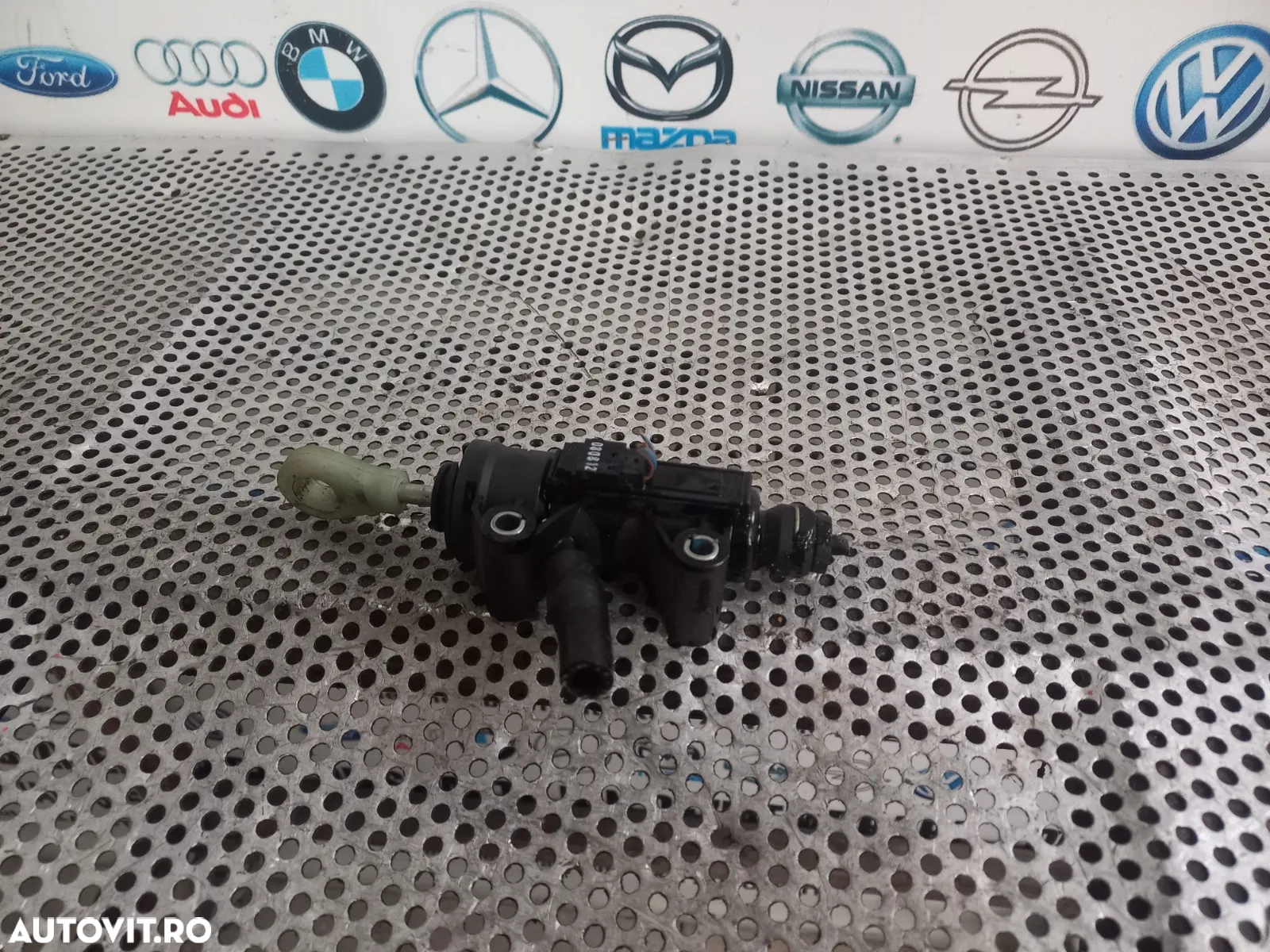 Pompa Cilindru Receptor Ambreiaj Bmw 320 D F30 F31 Motor N47D20D Cod  - Dezmembrari Arad - 4