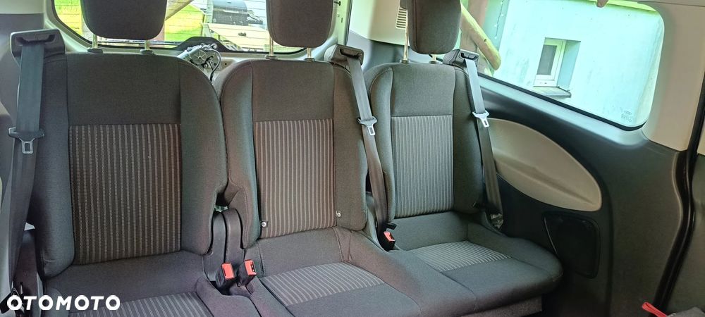 Ford Tourneo Custom - 19