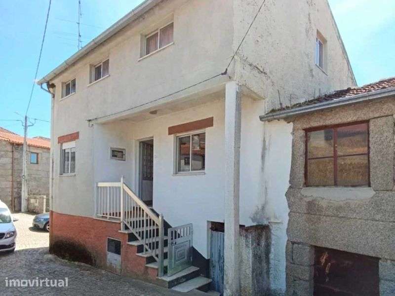 Moradia T3 com 3 pisos no coração de Benvende,Guarda - Grande imagem: 2/12