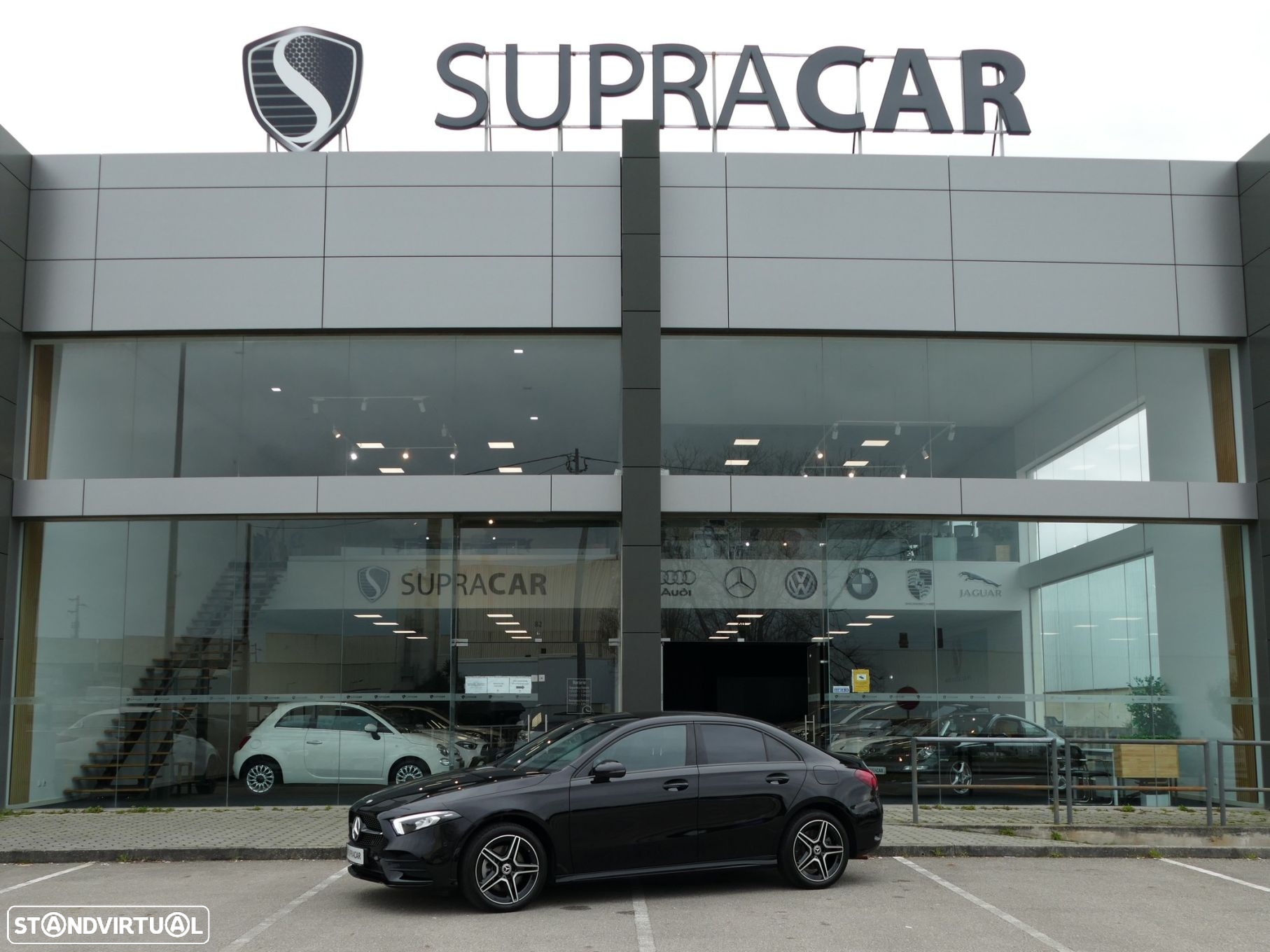 Mercedes-Benz A 250 Limousine e AMG Line - 24