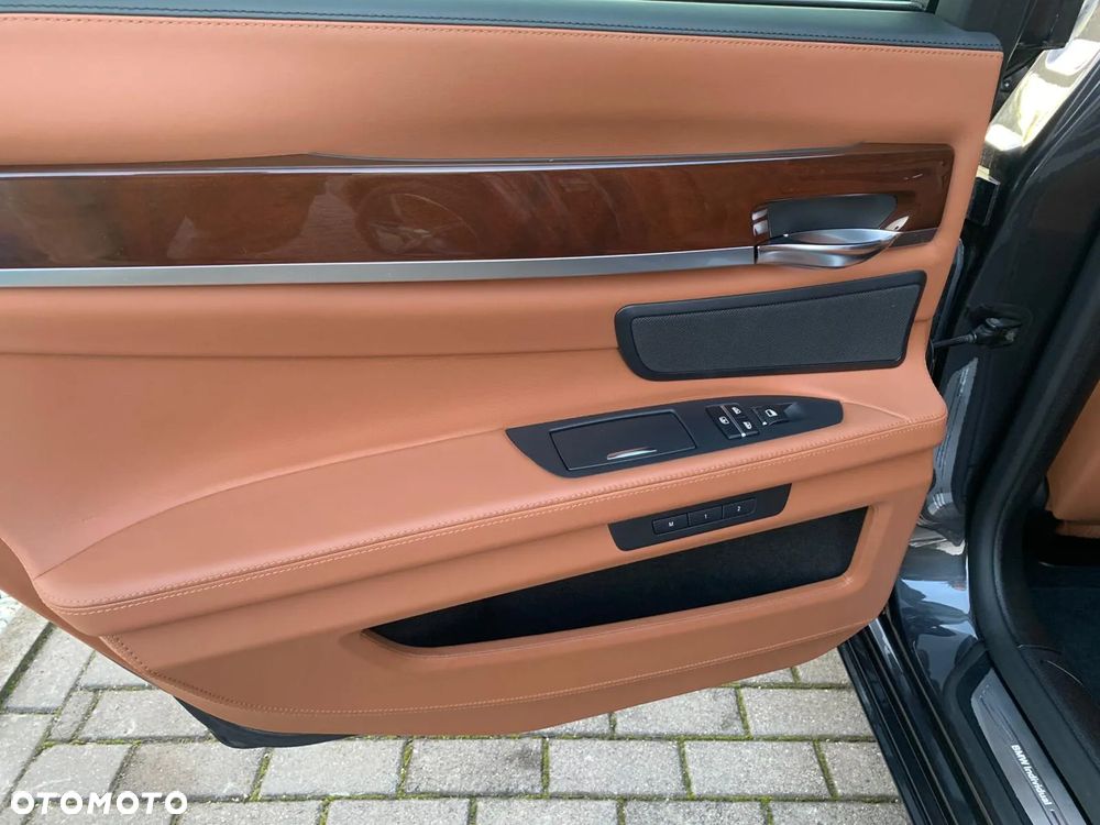 BMW Seria 7 740d xDrive - 24