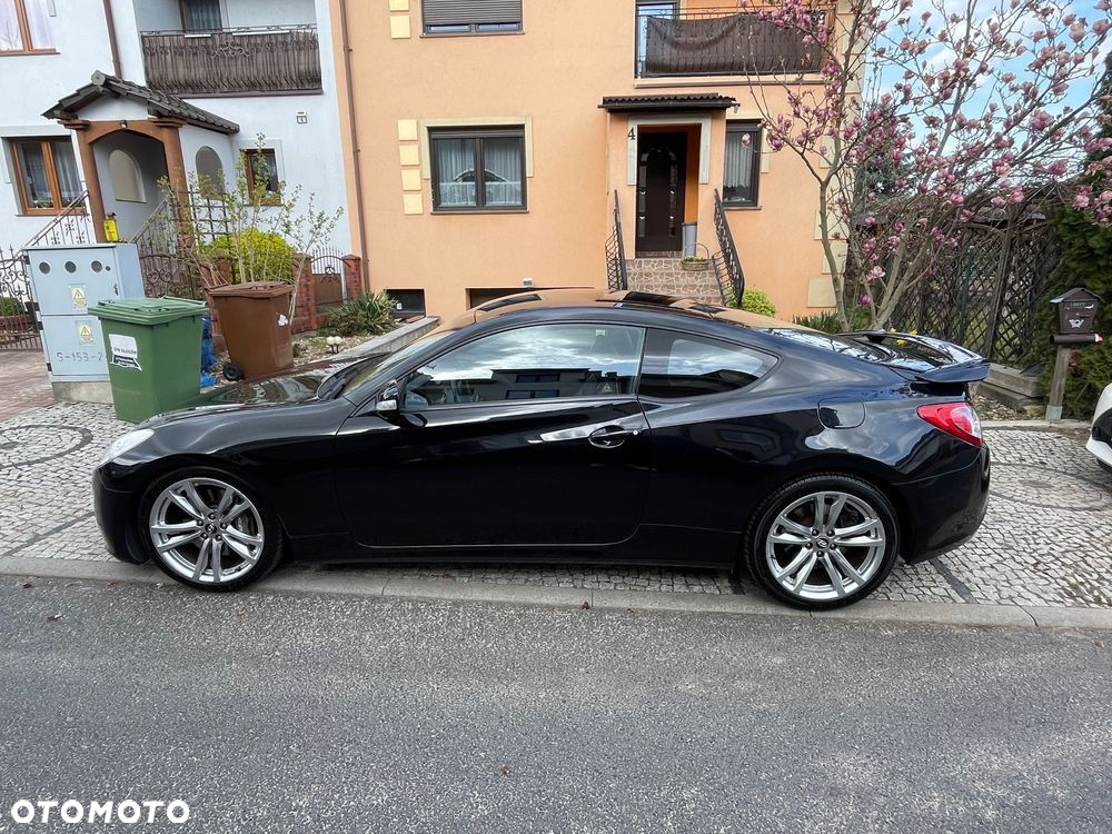 Hyundai Genesis Coupe - 2