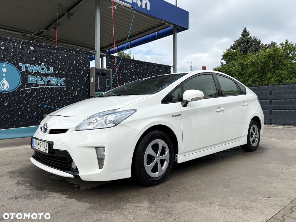 Toyota Prius (Hybrid) Sol - 2